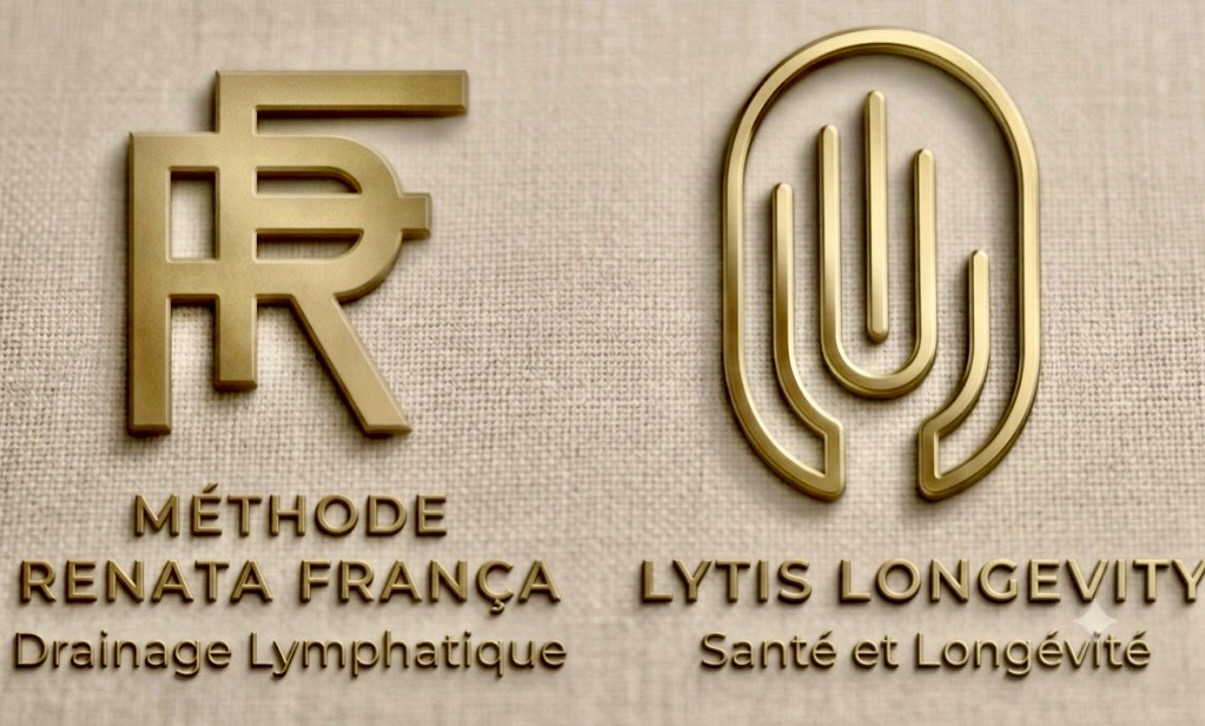 Screenshot - Renata Franca La Réunion Gold embossed sign with two logos and French text: Méthode Renata França Drainage Lymphatique on the left and Lytis Longevity Santé et Longévité on the right, set against a beige fabric background.